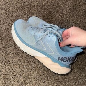 hoka arahi 5 (wide)